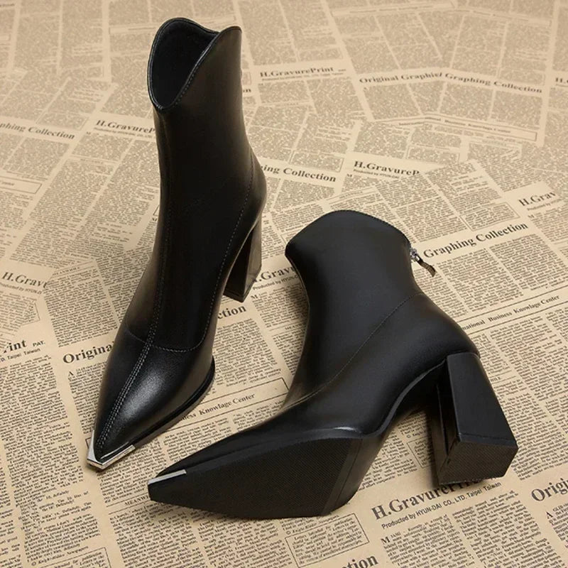Noxé | Elegant Chelsea Boots with Chrome Tip