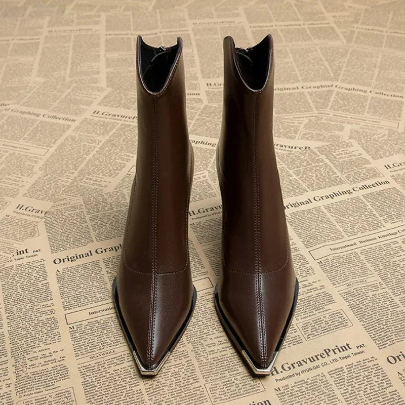 Noxé | Elegant Chelsea Boots with Chrome Tip