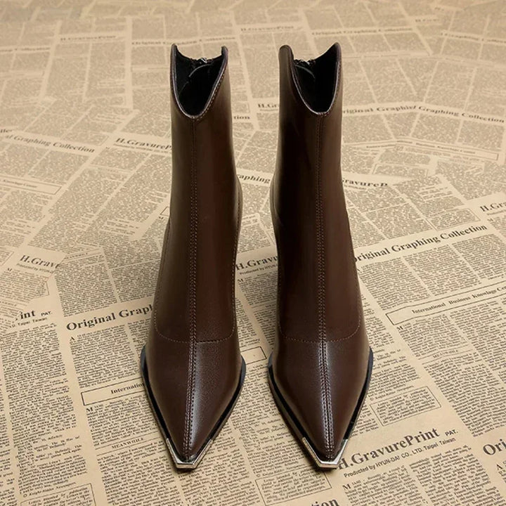Noxé | Elegant Chelsea Boots with Chrome Tip