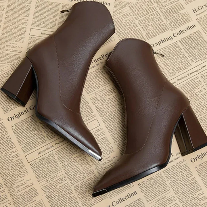 Noxé | Elegant Chelsea Boots with Chrome Tip
