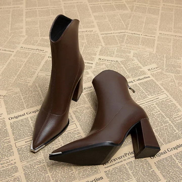 Noxé | Elegant Chelsea Boots with Chrome Tip