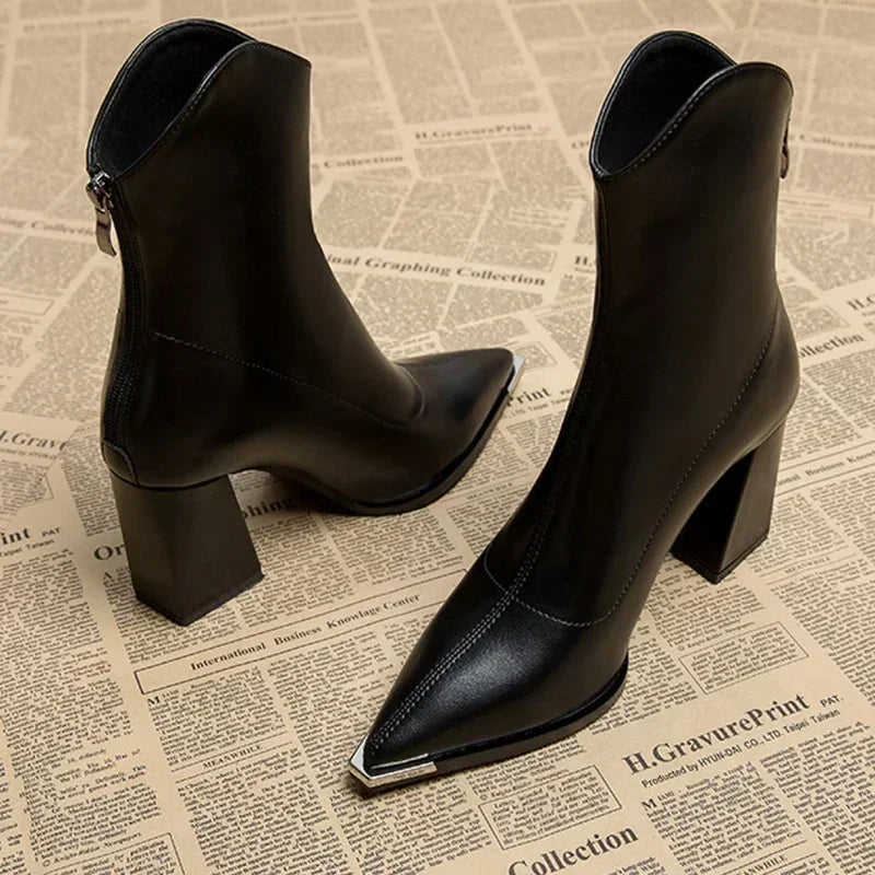 Noxé | Elegant Chelsea Boots with Chrome Tip
