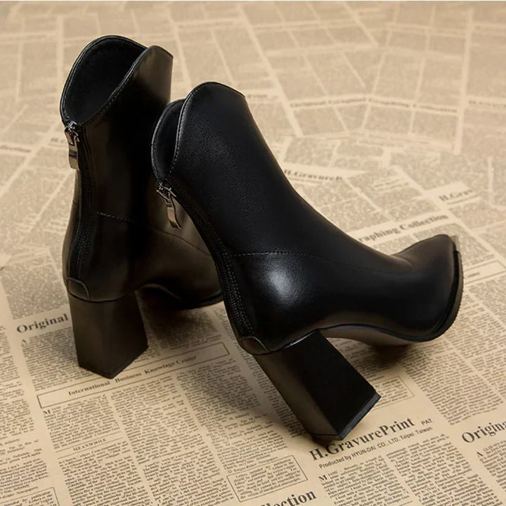 Noxé | Elegant Chelsea Boots with Chrome Tip
