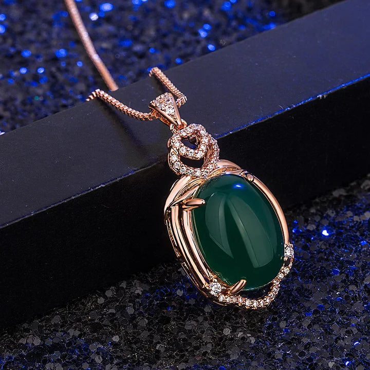 Verdeluxe Pendant Necklace