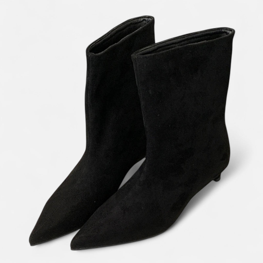 Ancienne Monde | Vintage Pointed Ankle Boots with Low Heel