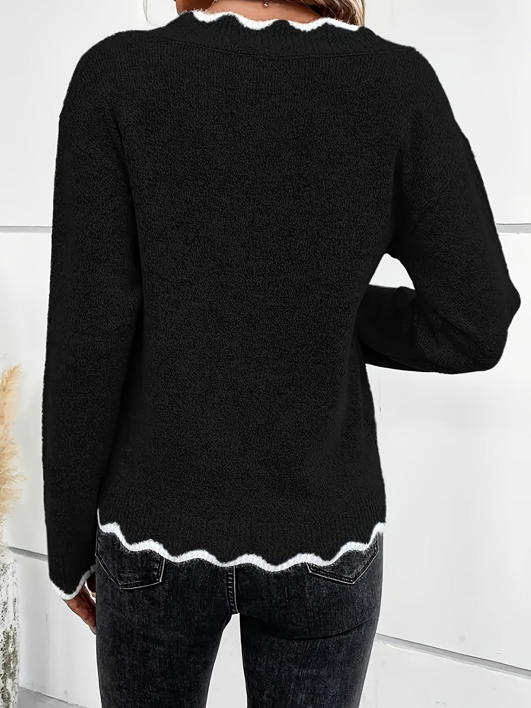 Éléonore™ | Scalloped V-Neck Sweater