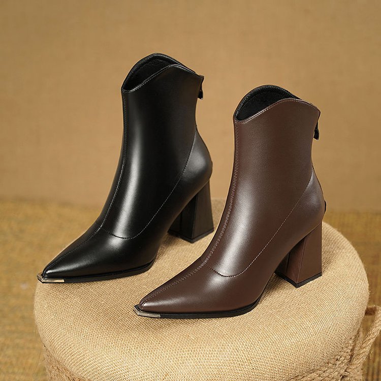 Noxé | Elegant Chelsea Boots with Chrome Tip